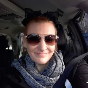 Meet your Posher, Elizabeth